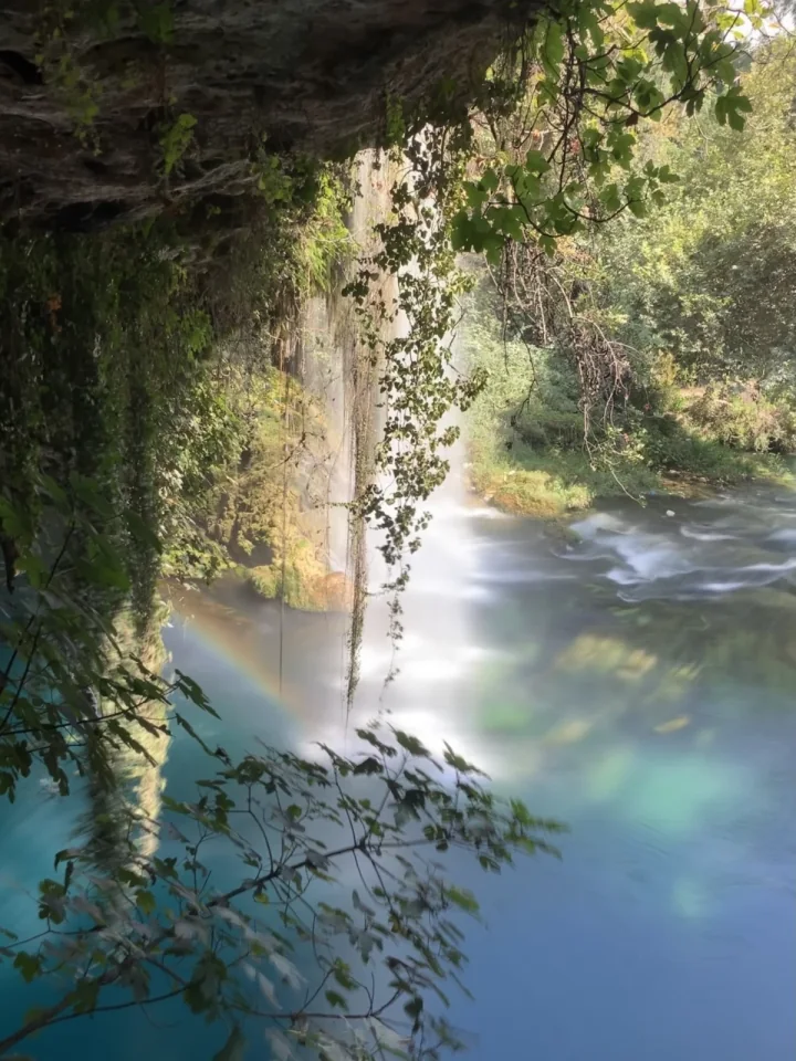 Yukarı Düden'de su perdesi ve bitki örtüsü